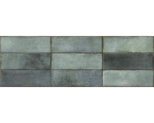 Rechteckige Wandfliesen, verlegt in einem horizontalen Muster