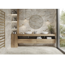 Badezimmer mit Doppelwaschtisch, rundem Spiegel, Holzunterschrank und Marmorfliesen