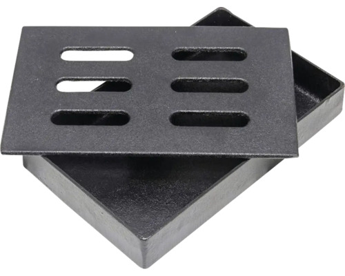 Gullydeckel aus Metall mit rechteckigen Schlitzen