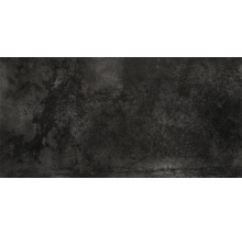 Dunkle Feinsteinzeugfliese mit strukturierter Oberfläche.