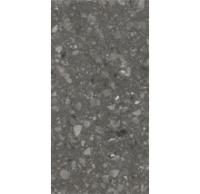 Nahaufnahme einer Terrazzoplatte mit Steinmuster.