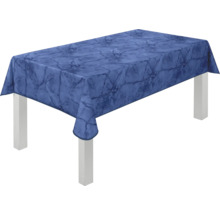 Blau gemusterte Tischdecke auf einem Tisch