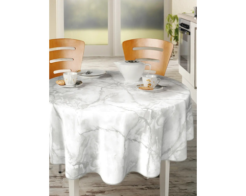 Runder Tisch mit Marmor-Optik-Tischdecke, gedeckt mit Geschirr