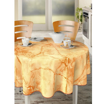 Gedeckter runder Tisch mit Tischdecke im Marmor Design, Geschirr und Stühlen in einer Küche