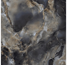 Feinsteinzeugfliese in dunkler Marmoroptik mit Onyx-Struktur und kontrastreichen Adern.