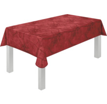 Rechteckige Tischdecke auf einem Tisch