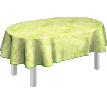 Ovaler Tisch mit Tischdecke