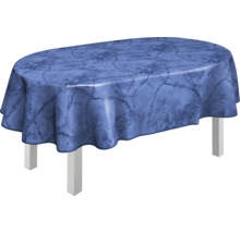 Ovaler Tisch mit Tischdecke