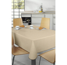 Gedeckter Esstisch mit beiger Tischdecke in einer hellen Küche.