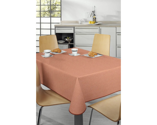 Esstisch mit Tischdecke in moderner Küche