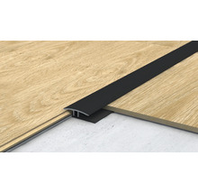 Schwarzes Übergangsprofil zwischen zwei Holzböden