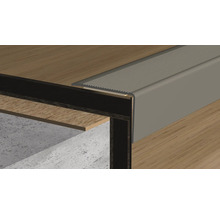 Treppenkantenprofil aus Aluminium auf Holzstufen