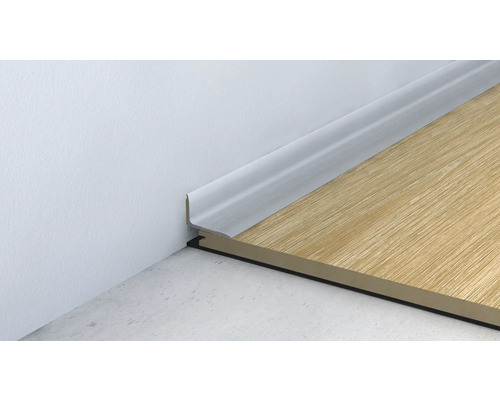 Bodenansicht mit Fußleiste und Laminat