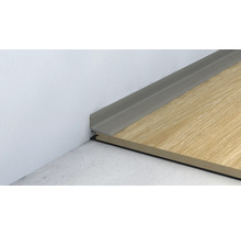 Bodenabschlussleiste an einer Wand mit Holzboden