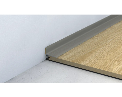 Bodenabschlussleiste an einer Wand mit Holzboden