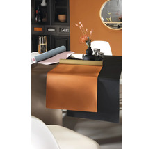 Mehrere Rollen Klebefolie auf einem Tisch