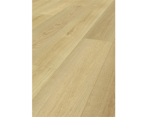 Verlegtes Laminat mit Holzoptik