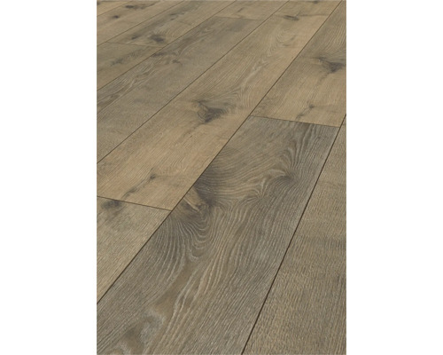 Verlegter Laminatboden in Holzoptik