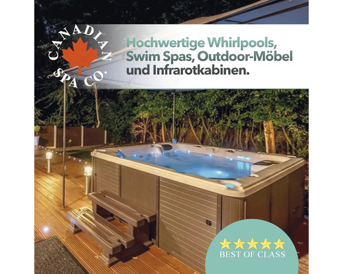 Außenwhirlpool mit Treppe auf einer Holzterrasse