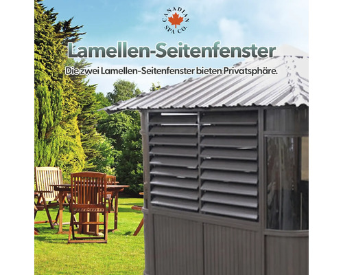 Lamellen Seitenfenster an einem Gartenhaus mit Metall Dach.