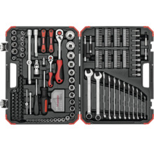 Sortierter Werkzeugkoffer mit Schraubenschlüsseln, Steckschlüsseln und Bits