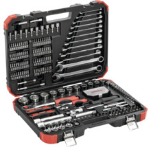 Geöffneter Werkzeugkoffer mit Schraubenschlüsseln, Steckschlüsseln und Bits