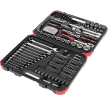 Offener Werkzeugkoffer mit Schraubenschlüsseln, Schraubendrehern, Steckschlüsseln und Bits