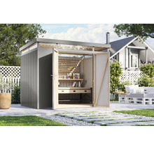 Gartenhaus mit Werkbank und geöffneten Türen im Garten