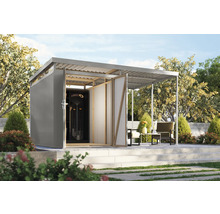 Gartenhaus mit angebautem Unterstand und Gartengeräten