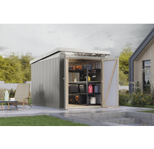 Metall Geräteschuppen mit Regalen und geöffneter Tür im Garten