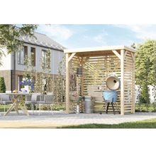 Garten Szene mit Grillplatz, Gartentisch und Stühlen.