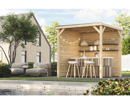 Holzgartenlaube mit Bar, Barhockern und Lounge-Möbeln neben einem Pool