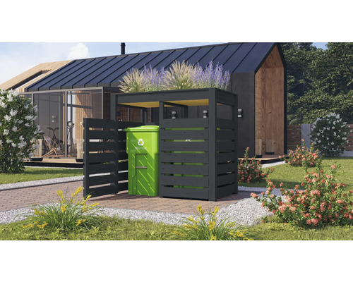 Mülltonnenbox aus Holz mit Pflanzdach und einer grünen Mülltonne im Garten