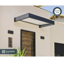 Heller Eingangsbereich mit modernem Vordach aus Anthrazit und Glas über einer Holztür, Canopia Logo, Eingetragenes Design.