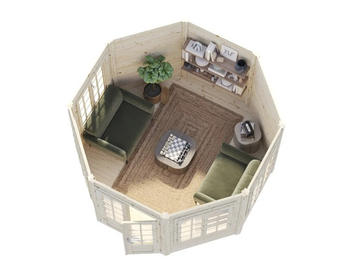 Innenansicht eines Gartenhauses mit Möbeln, Regal, Couch und Schachbrett