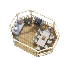 Aufsicht auf eine achteckige Grillkota mit Grill, Tisch mit Stühlen und Sitzecke