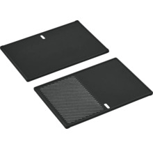 Zwei Grillplatten mit glatter und geriffelter Oberfläche