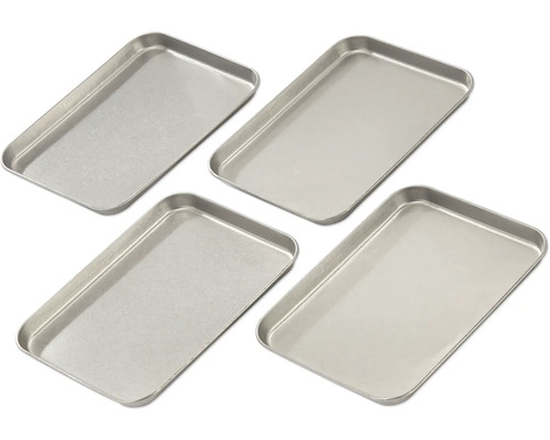 Vier rechteckige Serviertabletts aus Metall