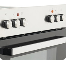 Nahaufnahme eines Herds mit Drehknöpfen