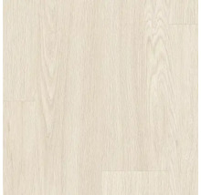 Heller Laminatboden mit Holzoptik.