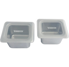 Zwei Kunststoffbehälter mit TENNEKER Logo