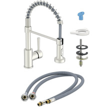 Küchenarmatur mit Brauseschlauch und Installationsmaterial