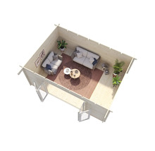 Innenansicht eines Gartenhauses mit Sofas, Tisch und Pflanzen.