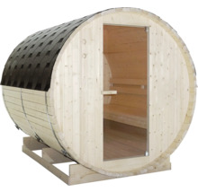 Fasssauna aus Holz mit Glastür und Bitumenschindeln auf einem Holzgestell