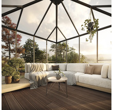 Wintergarten mit Sitzgruppe und Holzboden