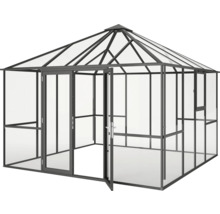 Gewächshaus mit geöffneter Tür