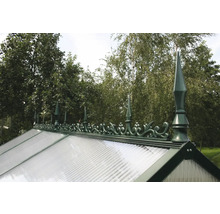 Detailansicht eines Gewächshausdachs mit dekorativen Elementen