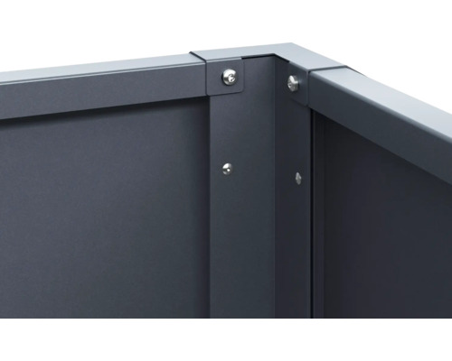 Detailansicht einer Metallkonstruktion mit Schrauben