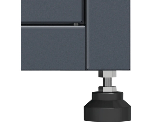 Detailansicht eines Möbelstücks mit verstellbarem Fuß