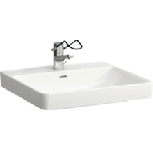 Waschtisch aus Keramik mit Armatur